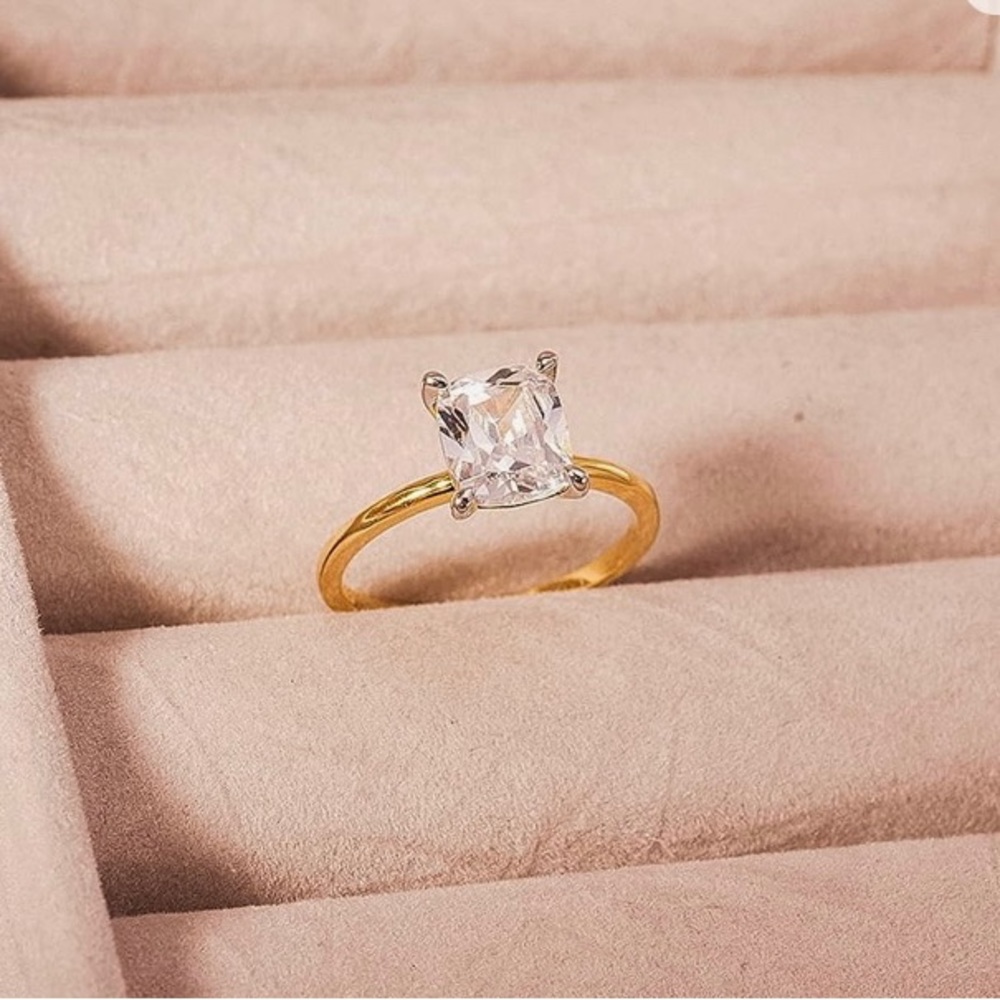 💎Beautiful 2 carat Cushion Cut Solitaire Engagement Ring💎 - Picture 5 of 6